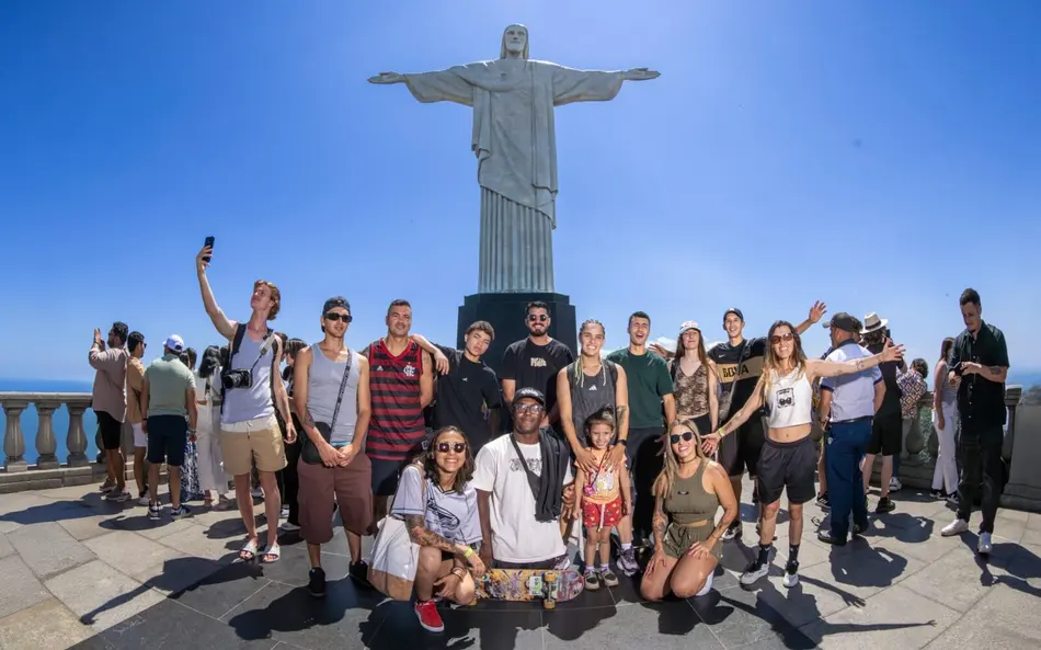 Estrelas do skate visitam Cristo Redentor antes do PRO Tour STU Rio