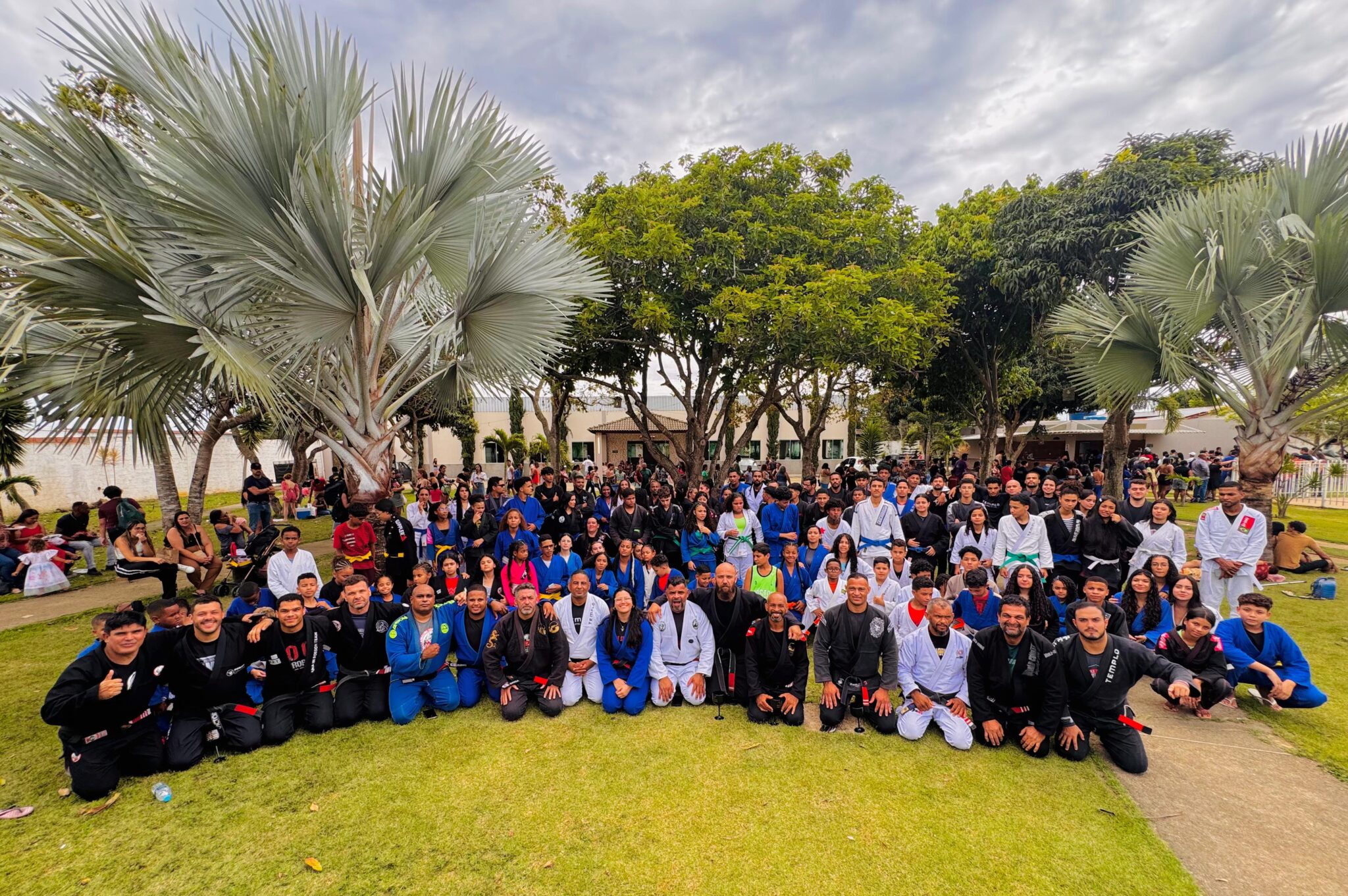 Projeto Social Lutando Pela Fé forma 177 novos graduados no Jiu-Jítsu