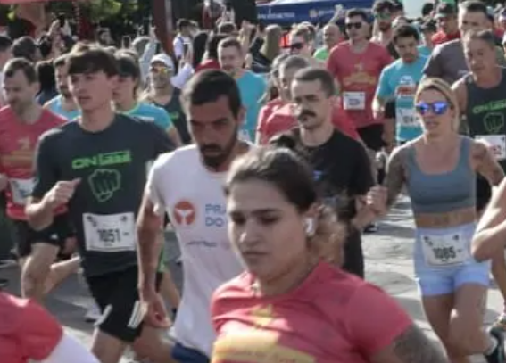 Corrida do Noel leva esporte e espírito natalino para as ruas de Gramado