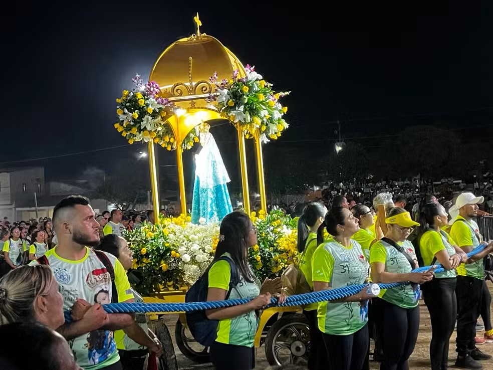 Caminhada de Fé com Maria reúne multidão de fiéis no percurso de Mojuí dos Campos a Santarém