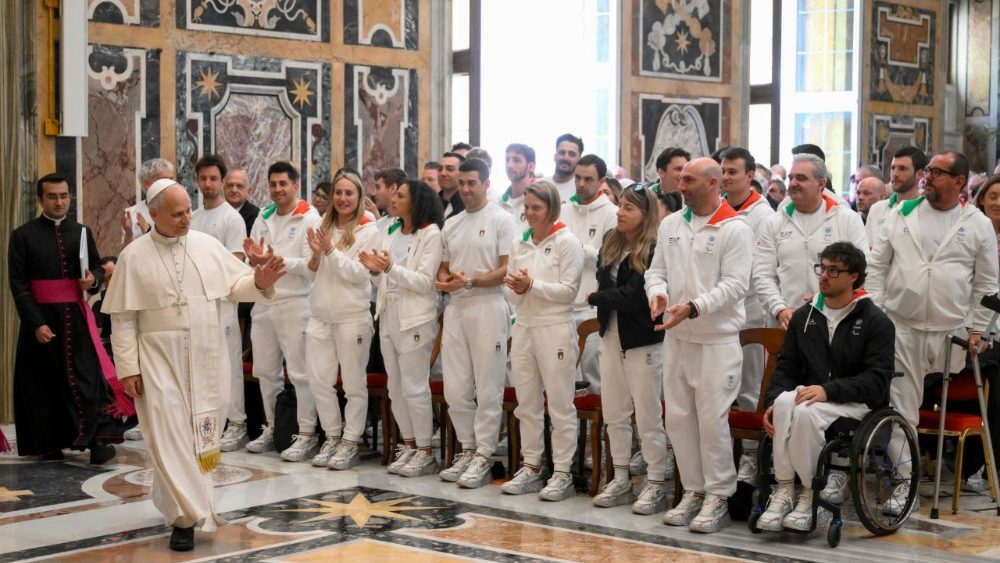 Papa aos atletas: em tempos de guerra, o esporte promove a lógica do encontro