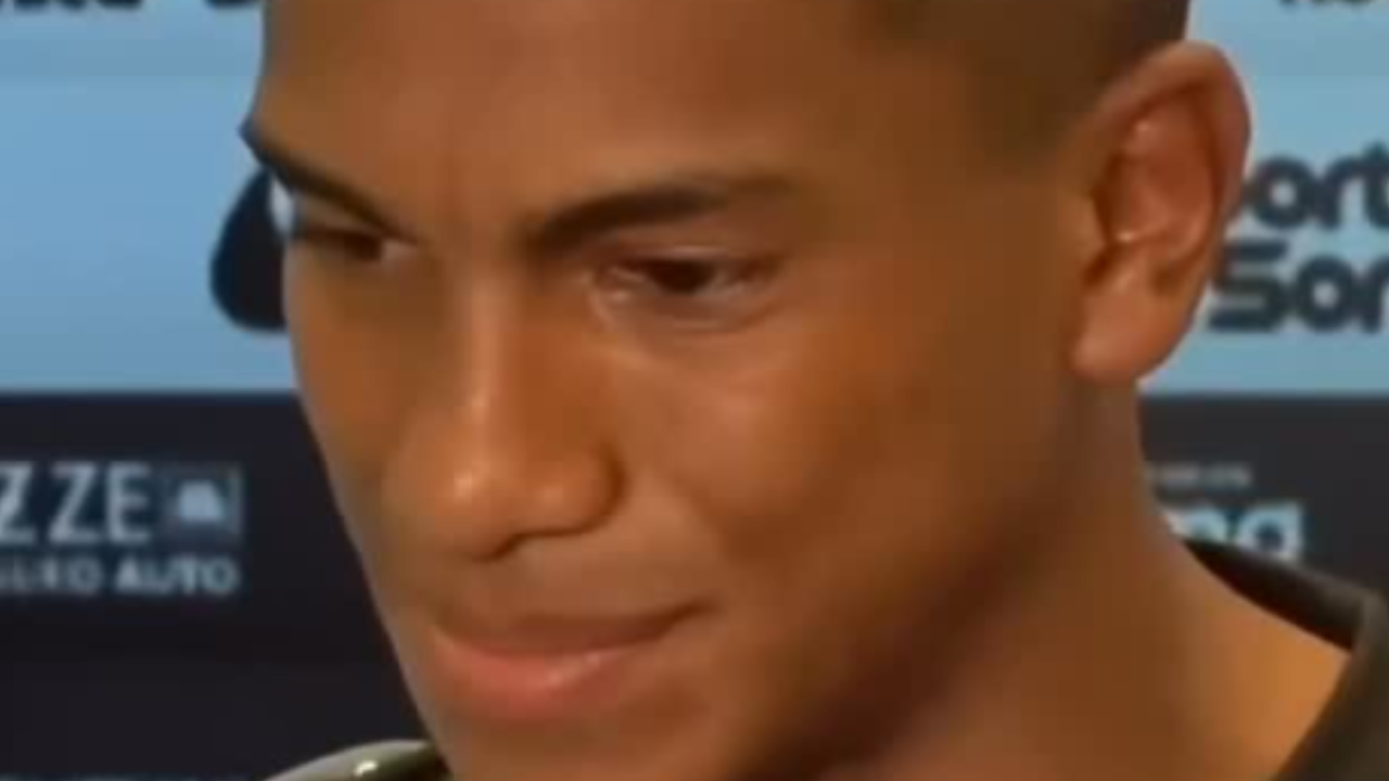 Estreia de Jacaré pelo Corinthians ganha repercussão após gesto de fé; veja vídeo