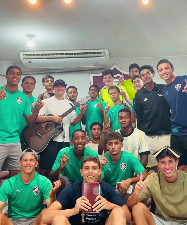 Atletas da base do Fluminense realizam reunião de oração