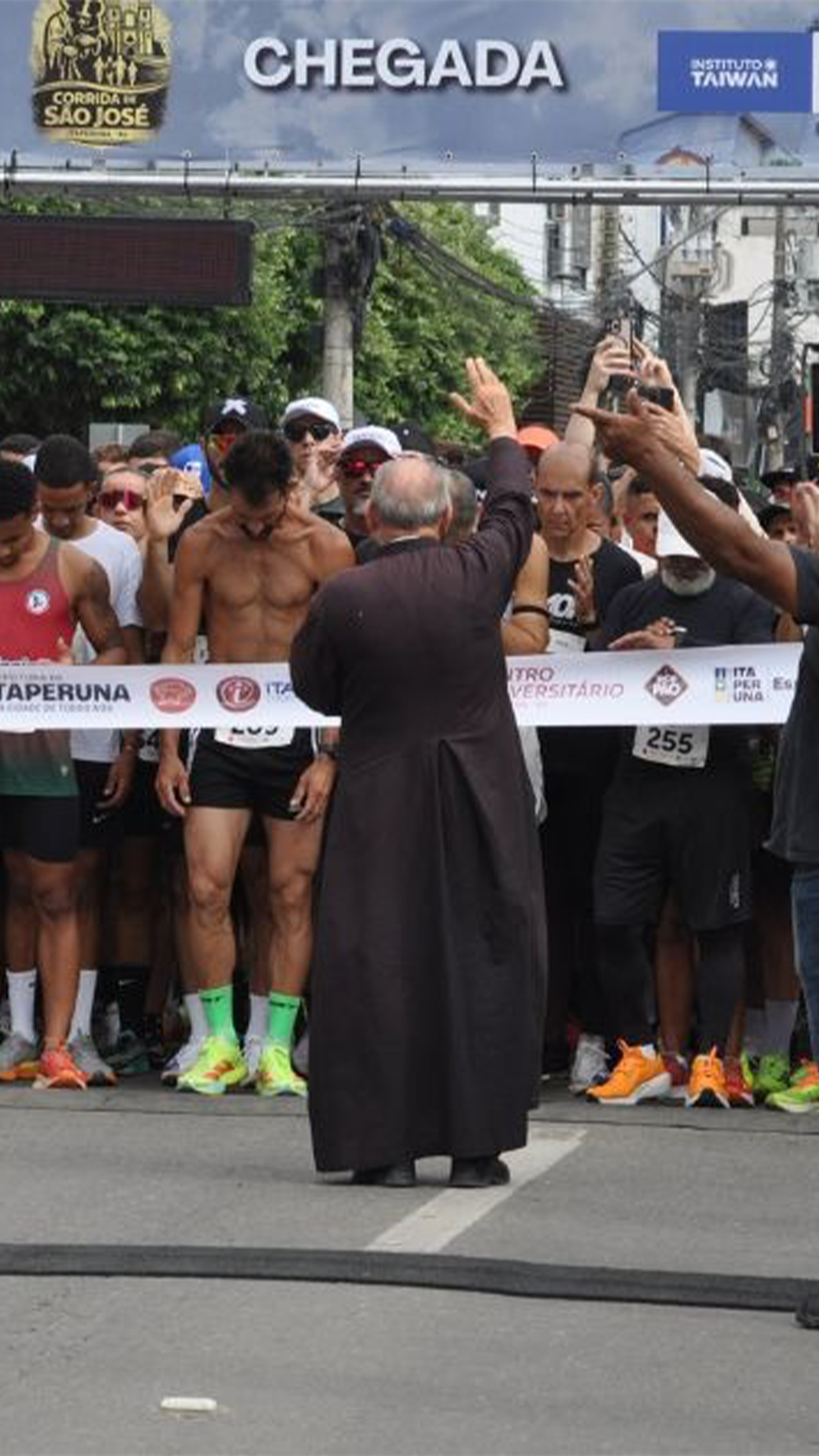 Corrida mais abençoada do Brasil reúne mais de mil participantes e celebra fé e tradição