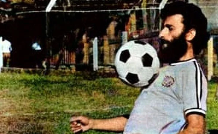 O Padre Carlos conciliou religião e futebol no Espírito Santo (Foto: Reprodução)